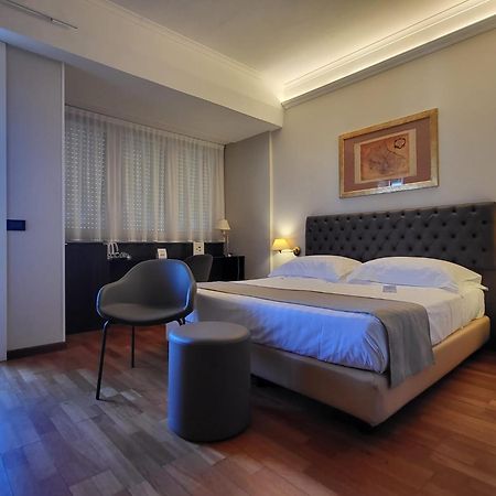 Hotel Plaza Pescara Esterno foto