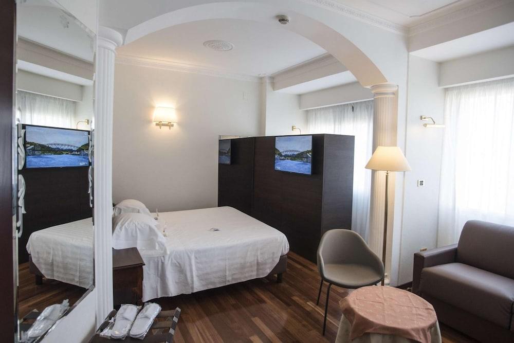 Hotel Plaza Pescara Esterno foto