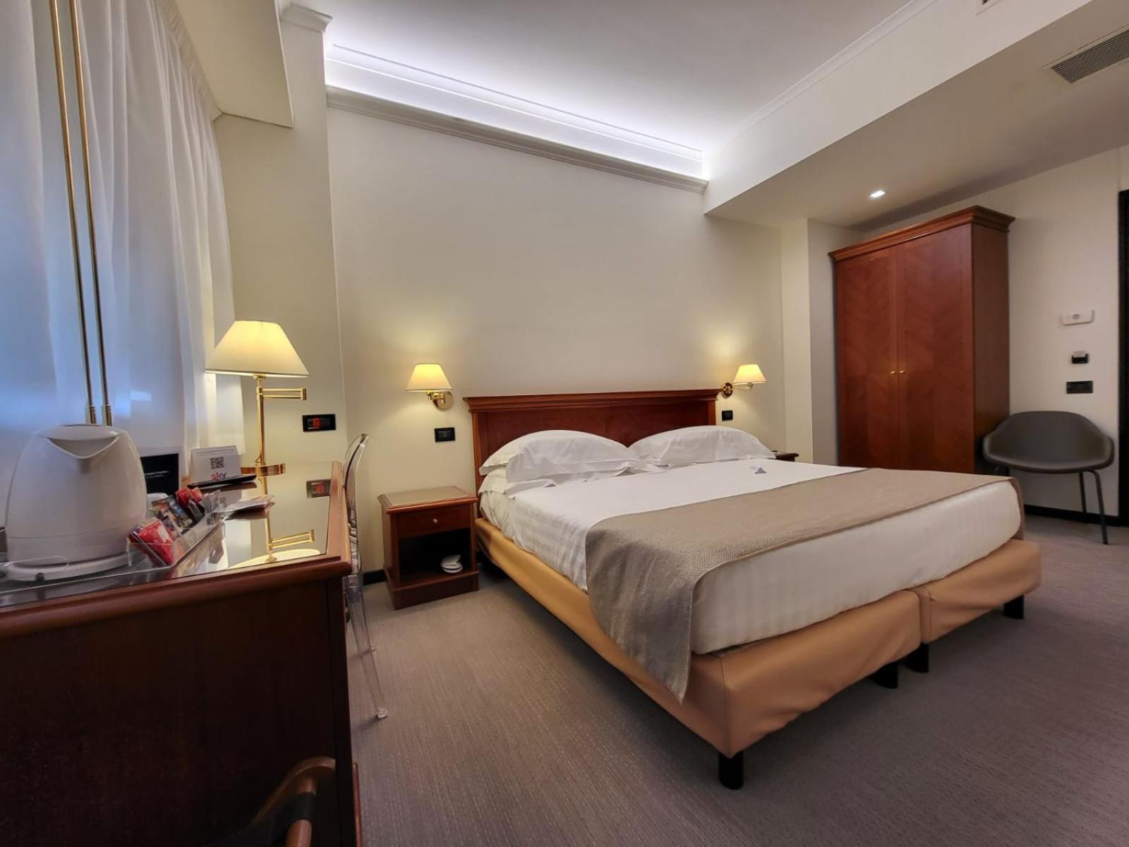 Hotel Plaza Pescara Esterno foto